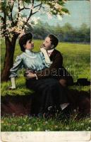 23 db régi motívumlap: romantikus szerelmespáros lapok, folklór és művészlapok, hölgyek / 23 pre-194...