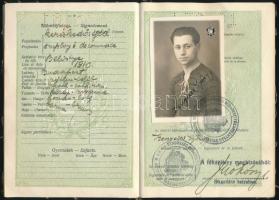 1934-1936 Magyar Királyság fényképes útlevele kereskedősegéd részére, csehszlovák bejegyzésekkel.