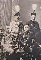 cca 1920 Előkelő férfiak díszmagyarban, kartonra ragasztott fotó, szélein sérülésekkel, 30×40 cm