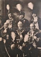 cca 1920 Előkelő férfiak díszmagyarban, kartonra ragasztott fotó, szélein sérülésekkel, 30×40 cm