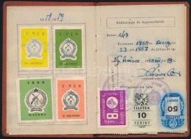 1958 a Magyar Vadászok Országos Szövetsége tagkönyve, 15 db bélyeggel