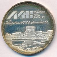 1986. "Gróf Széchenyi István / Magyar Hitel Bank Rt." jelzett Ag emlékérem dísztokban (34,...