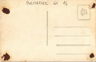 Budapest II. Rózsadomb, Pusztaszeri út 16. szám alatti "Noémi" villa, a kertben slaggal nö...