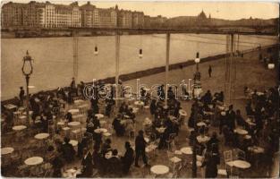Budapest XIII. Margitsziget, kilátás a kávéházból, terasz, pincérek és vendégek, távolban a Margit híd (EK)