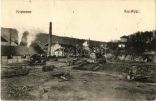 Felsőderna, Derna; Aszfaltgyár, aszfalt feldolgozó telep, iparvasút, vagonok, csillék / Asphalt processing plant, factory, industrial railway, wagons, mine carts