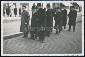 III. Lipót belga király és Adolf király egy temetésen 15x11 cm