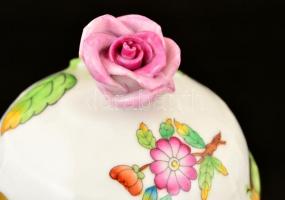 Herendi Viktória mintás mokkás készlet, kézzel festett, jelzett, nagyon apró lepattanás a rózsán