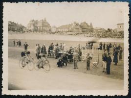 1933 Szezonnyitó kerékpárverseny, fotó hátoldalon feliratozva, 6×8,5 cm