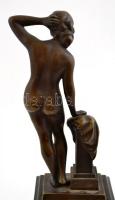 Jelzés nélkül: Támaszkodó akt. Bronz, figura mozog, réz talapzaton, m: 17 cm (27 cm)