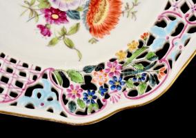 cca 1900 Herendi mezei virág mintás áttört tányér, kézzel festett, jelzett, alján apró hajszál reped...