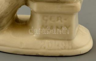 Esernyős kislány, német porcelán figura, kézzel festett, jelzett, apró kopásokkal, m: 9 cm