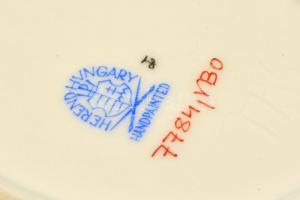 Herendi Viktória mintás kis hamutál, kézzel festett, jelzett, apró kopásokkal, 11,5×7,5 cm