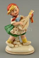 Lantos kislány, német porcelán figura, kézzel festett, jelzett, apró kopásokkal, 11,5 cm