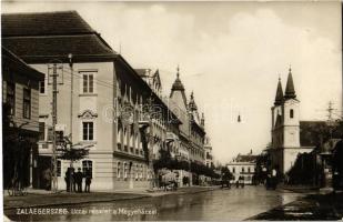 1930 Zalaegerszeg, utca, Megyeház, Gyógyszertár, patika, Sphinx benzin táblája, kerékpár, automobil, templom. Kiadja Kakas Ágoston (EK)
