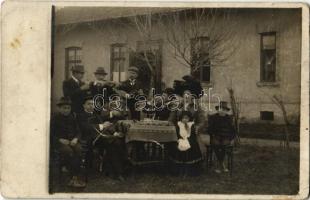 ~1910 Budapest III. Óbuda, Wéber vendéglő kerthelyisége, zenészek. photo (Rb)