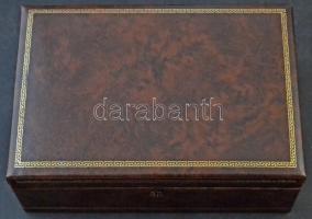 Képeslaptartó doboz, belül bársony borítással és kulccsal / Box for postcards with key, velvet covered inside (23,5 cm x 16 cm x 8 cm)