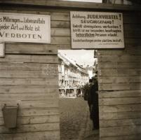 cca 1942 Thöresz Dezső (1902-1963) békéscsabai gyógyszerész és fotóművész szolgálatot teljesített eg...