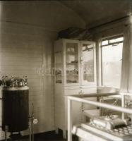 cca 1942 Thöresz Dezső (1902-1963) békéscsabai gyógyszerész és fotóművész szolgálatot teljesített eg...