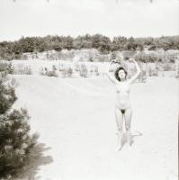 cca 1983 Nőnapi portfóliókból válogatva, szolidan erotikus felvételek, 6 db vintage negatív + 7 db v...