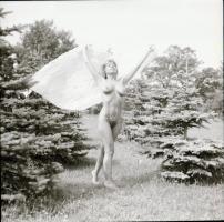 cca 1981 Testművészek realizmusa, szolidan erotikus felvételek, 5 db vintage negatív + 5 db vintage ...