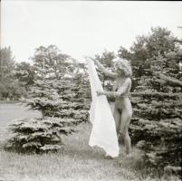 cca 1976 Csupasz valóság, szolidan erotikus felvételek, 6 db vintage negatív + 4 db vintage fotó és/...