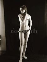 cca 1981 Exponálni jaj de jó, szolidan erotikus felvételek, 13 db vintage negatív + 2 db mai nagyítá...