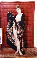 cca 1974 Izgalmas emlékek újra pozicionálva, szolidan erotikus felvételek, 13 db vintage negatív + 2...