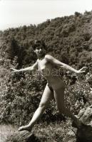 cca 1979 Döntő pillanatok, szolidan erotikus felvételek, 13 db vintage negatív + 2 db mai nagyítás, ...