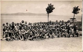 1939 Balatonboglár, fürdőző gyerekek az üdülőtelepen. Bellainé fényképész photo (fl)