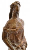 Olvashatatlan jelzéssel: Nő kosárral. Bronz, m: 16,5 cm