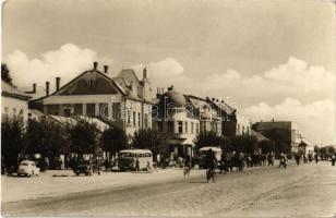 Nagymihály, Michalovce; Sztálin utca, autóbusz, automobilok / Stalinova ul. / street, autobus, automobiles - modern