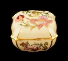 Zsolnay liliomos kis dobozka, kézzel festett, jelzett, máz alatti repedésekkel, 7×7×4,5 cm