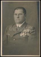 cca 1920-1940 Folyamőr sok kitüntetéssel a Horthy-korszakból, fotó, 9×6 cm