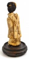 Gésa figura, műgyanta, fa talapzaton, jelzés nélkül, m:13,5 cm