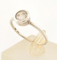 Ezüst(Ag) gyűrű kővel, jelzett, méret: 59, bruttó: 2,2 g