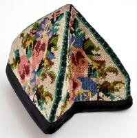 Kis bolha tétel (2 db): hímzett kis fejfedő + gyöngyfűzött londoni metró motívumos pénztárca