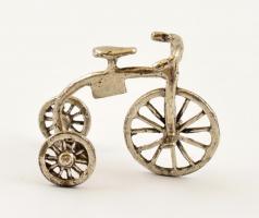 Ezüst(Ag) miniatűr bicikli, jelzett, 3×2 cm, nettó: 5 g