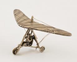 Ezüst(Ag) miniatűr sárkányrepülő, jelzett, 8×3 cm, nettó: 17,2 g