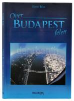 Tóth Béla: Over Budapest felett. Bp.,1997, Malenco Ltd. Magyar és angol nyelven. Kiadói kartonált papírkötés, kiadói papír védőborítóban.
