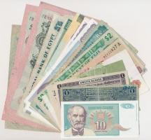 Vegyes 16 db-os külföldi bankjegy tétel, köztük Fiji, Mauritius, Oroszország T:I-IV Mixed 16 pcs of various banknotes, including Fiji, Mauritius, Russia C:UNC-G