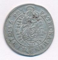 1692K-B 15kr Ag "I. Lipót" előlapon körirat osztása eltérő, hátlapon a pajzs oldalai egyen...