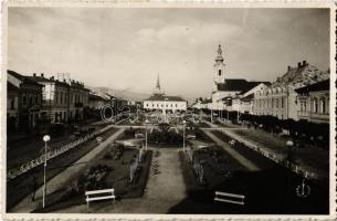 Máramarossziget, Sighetu Marmatiei; Fő tér, templom / Piata Unirei Parcul / square, church (EK)