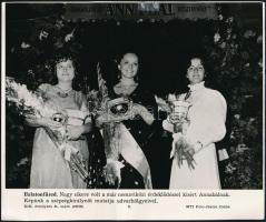 Az Annabál szépségverseny nyertese, MTI-fotó, feliratozva, törésnyommal, 20,5×24,5 cm