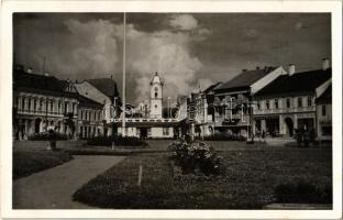 Gyergyószentmiklós, Gheorgheni; Fő tér, Szenkovits Andor, Zárug L. István és Lázár Dénes üzlete, Idegenforgalmi iroda, cukrászda  / main square, shops, cconfectionery, Tourist office (ragasztónyom / gluemark)