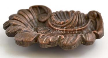 Dekoratív csiga alakú fém hamutál