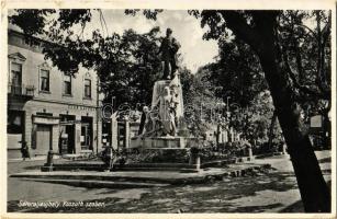 1933 Sátoraljaújhely, Kossuth szobor, Adler Judit és Grosz üzlete, kalapüzem, Club Kávéház (EK)