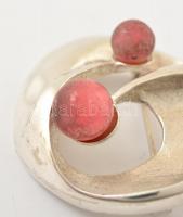 Ezüst(Ag) bross ásvánnyal díszítve, jelzett, d: 3,5 cm, bruttó: 20,3 g