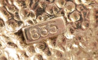 Ezüst(Ag) bross ásvánnyal díszítve, jelzett, d: 3,5 cm, bruttó: 20,3 g