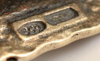 Ezüst(Ag) miniatűr gramofon, jelzett, m: 4,5 cm, nettó: 17,3 g