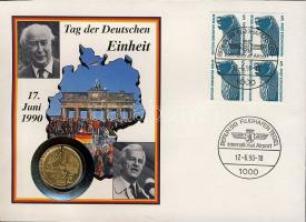 Németország 1990-1994. 2db klf félbevágott 1M aranyozva (NDK+NSZK) bélyeges borítékon + 2M aranyozva "Adenauer" bélyeges borítékon + a "Berlini Fal" eredeti darabja bélyeges borítékon. Összesen 3klf db boríték ismertetőkkel!